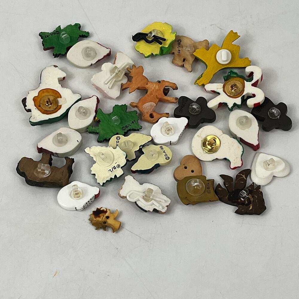 Lot 25+ Painted Wooden Novelty Buttons Christmas Animals Santa Snowman Shapes - Picture 7 of 9
